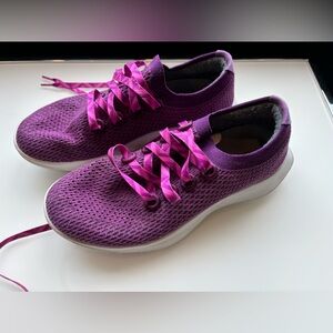 Purple Sneakers Modern Mesh Design